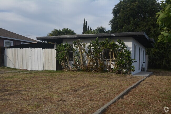 Building Photo - 15703 Palo Alto Ave
