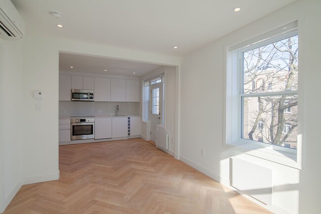 Building Photo - 590 Av. Outremont