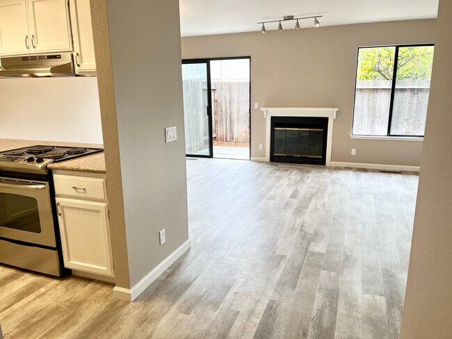 Foto del edificio - 837 Maria Ln