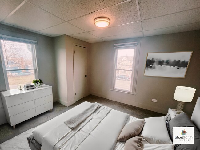 Foto del edificio - Updated 4 Bed 1 Bath Townhouse