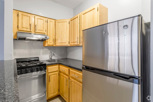 Studio - 330 SF - Hilltop House
