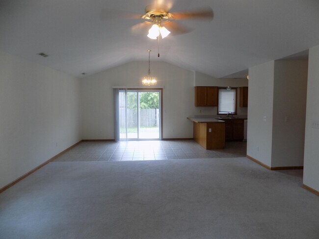 Building Photo - 2925 Fenwick Rd