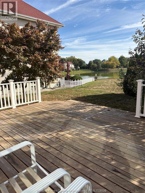 Photo du bâtiment - 823 Lake Shore Dr