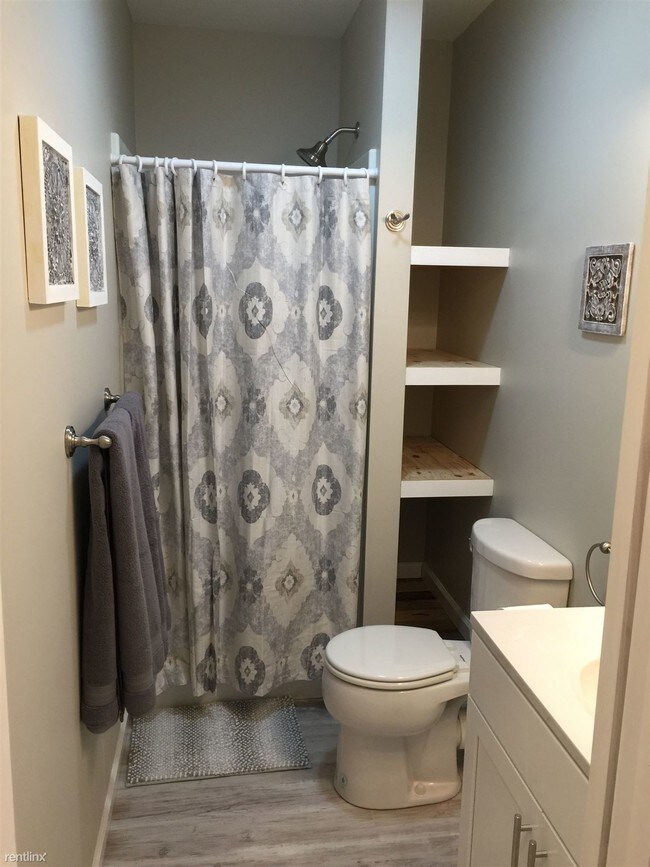 Building Photo - Studio, 1 bath House - 8A Hickok Ave