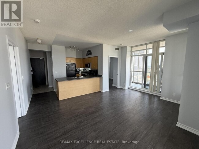 Building Photo - 388-3388 Prince of Wales Dr
