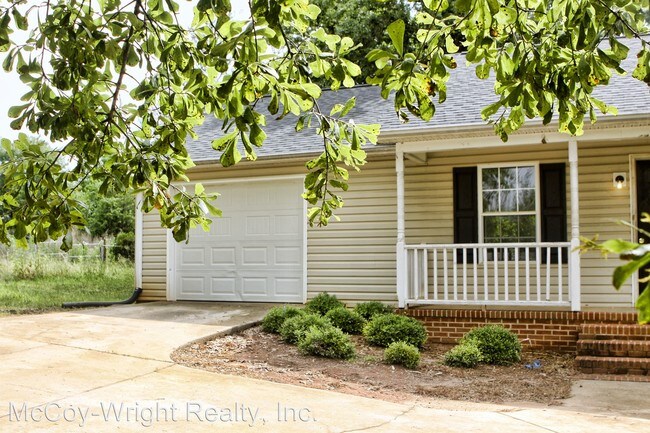 Building Photo - 3 br, 2 bath House - 236 Bridgeview Dr
