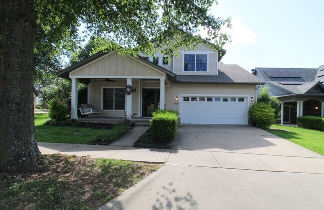 Foto del edificio - 1401 NE Dysart Woods Ln