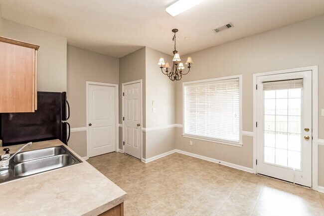 Building Photo - 10215 Morning Hill Dr