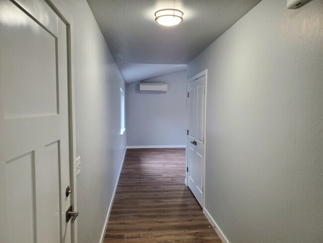 Foto del edificio - 220 Cheryl Ln