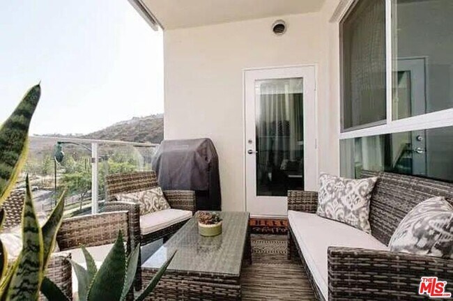Foto del edificio - 12655 Bluff Creek Dr
