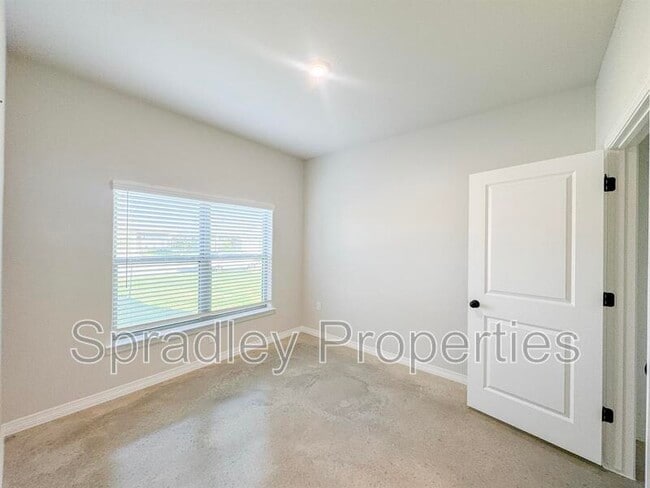 Building Photo - 305 Juniper Dr
