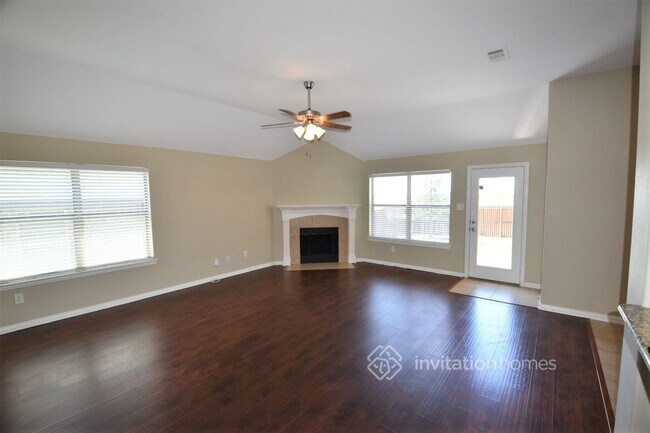 Building Photo - 121 Brook Hollow Ln