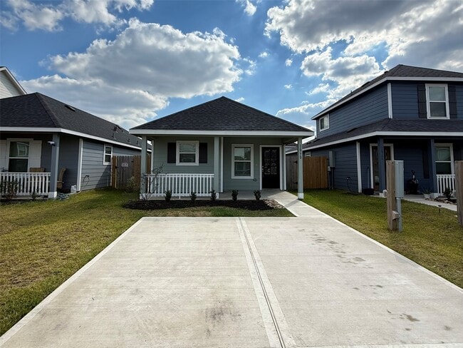 Building Photo - 16770 N Marie Vlg Dr