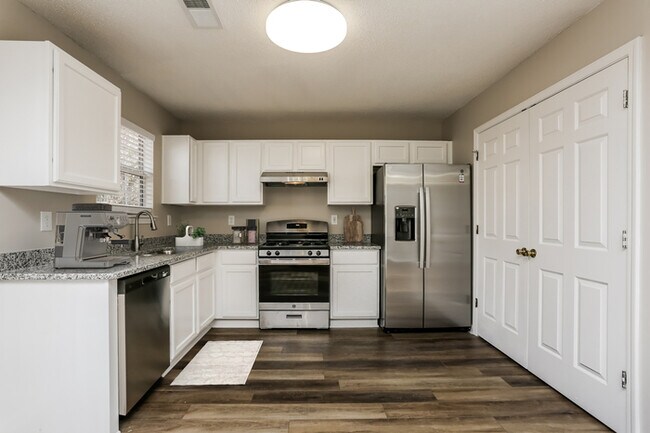 Foto del edificio - 3446 Waldrop Creek Trl