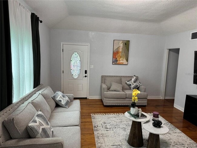 Foto del edificio - 1349 Arlington St