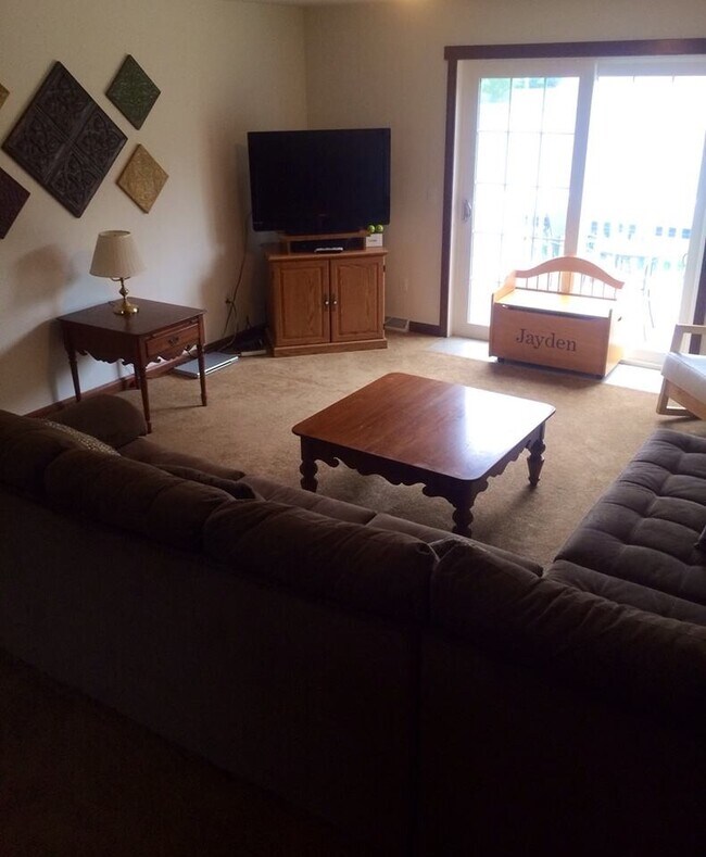 Living room - 907 Lowell Ave