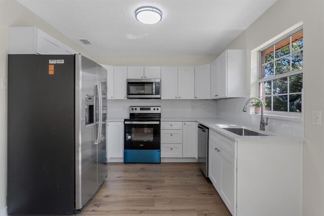 Building Photo - 14717 Sunset St