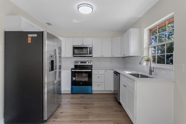 Foto del edificio - 14717 Sunset St