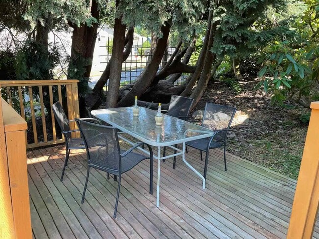 101 deck and private yard - 631 N Garden St