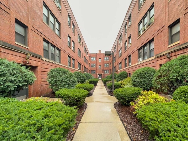 Building Photo - 5746 N Winthrop Ave