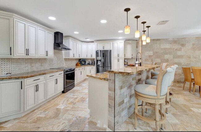 Building Photo - 17274 Ventana Dr