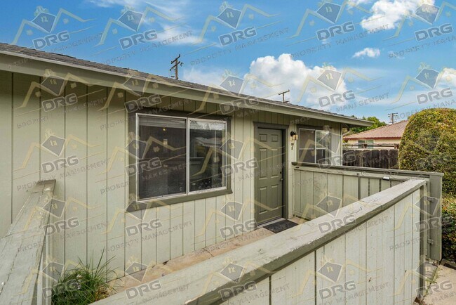 Building Photo - 1229 W Roseburg Ave