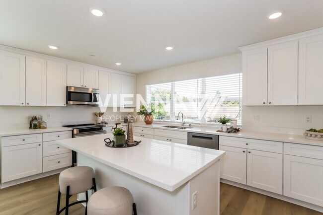 Foto del edificio - 8068 Quiet Knolls Dr