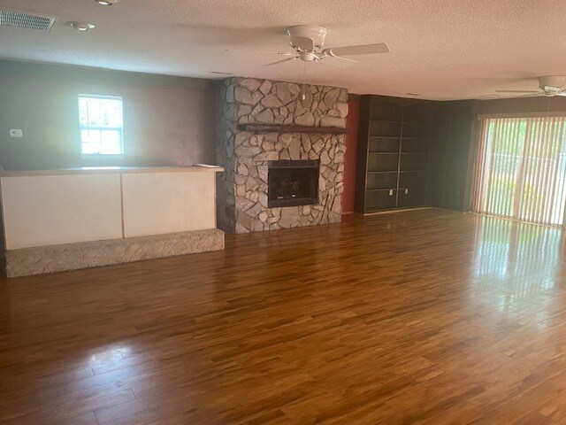 Building Photo - 384 Stallion Rd