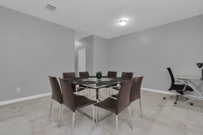 Foto del edificio - 5822 Santa Bernadetta