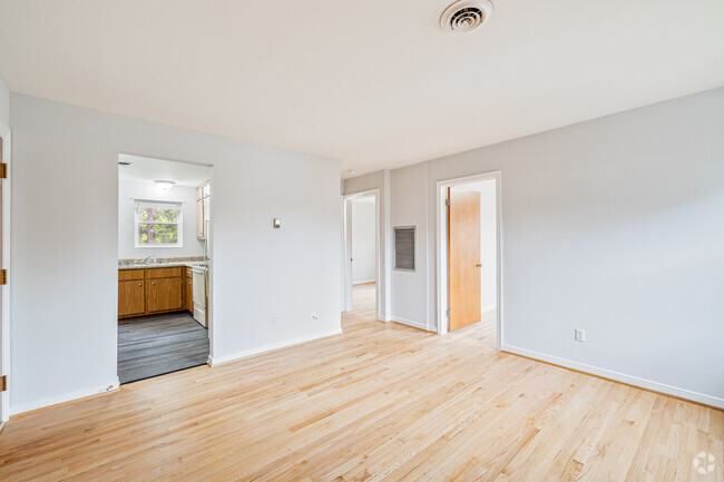 2BR, 1BA - 706SF - Traditional - Livingroom - Signal Hill Apartments