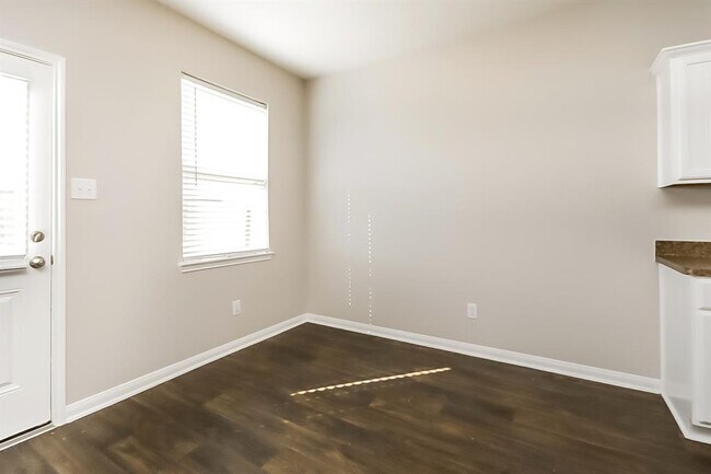 Foto del edificio - 5902 Golden Cove Rd