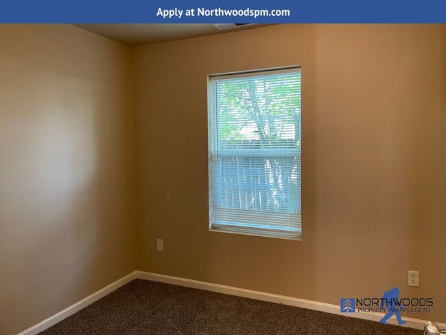 Foto del edificio - Nice 2 Bedroom 2 Bathroom 2 Story-Town Home-White City