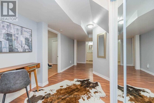 Photo du bâtiment - 218 Silverbirch Dr