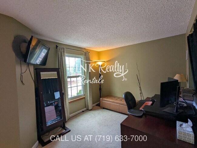 Foto del edificio - 8560 Avens Cir