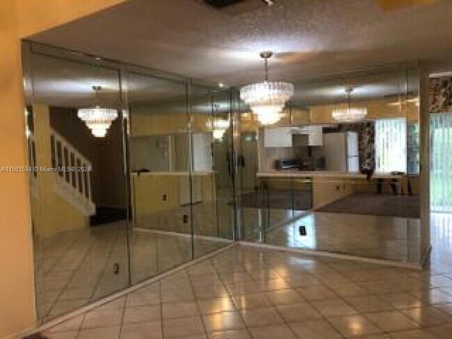 Building Photo - 7837 Sanibel Dr