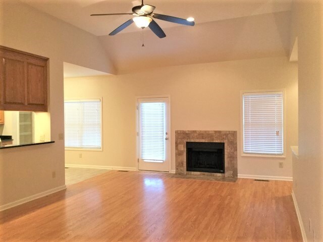 Foto del edificio - 103 High Ridge Dr S