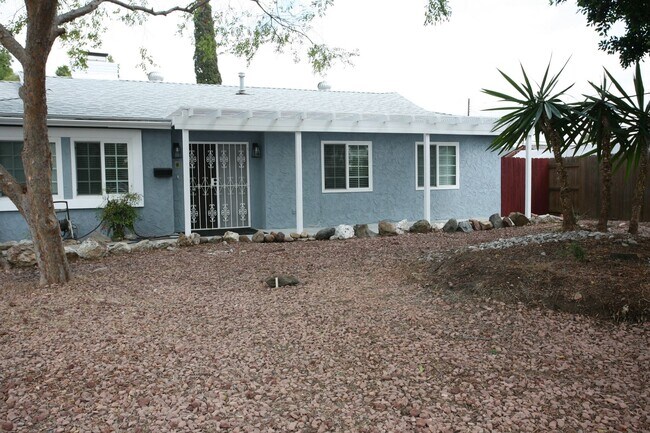 Foto del edificio - Single level newly remolded Large back yard