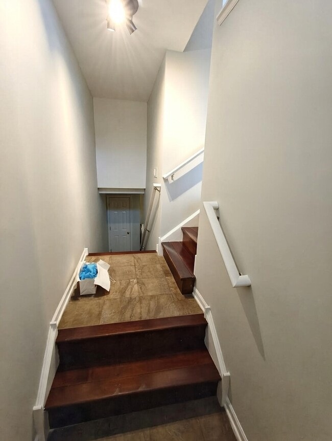 Building Photo - 1819 Indian Hill Ln