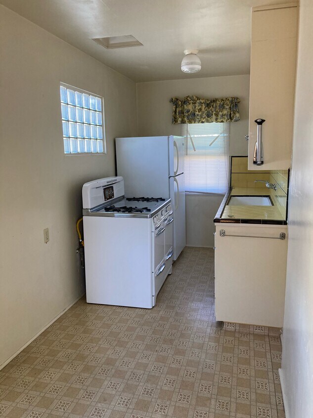 Primary Photo - 1215A Peach St