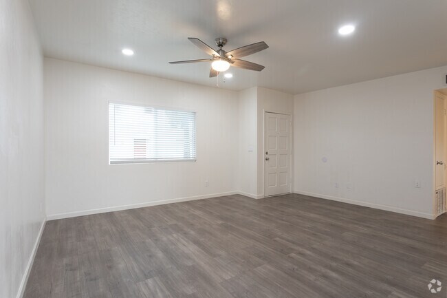 2BR, 1BA - 950SF - Santa Fe Casitas