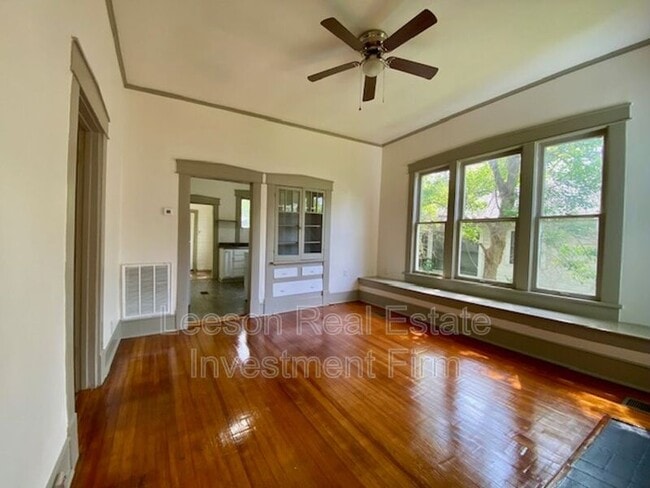 Building Photo - 333 Robinson Pl
