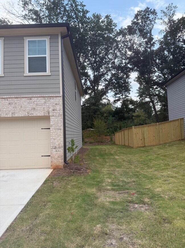 Building Photo - 514 Madison Lakeview Dr