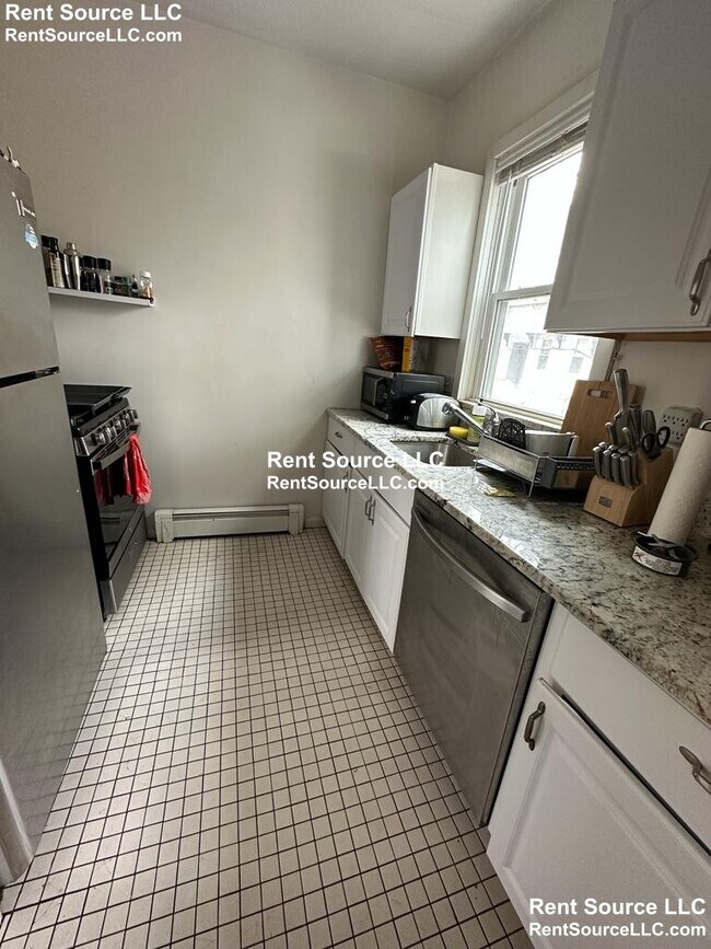 Foto del edificio - 8A Hingham St. Unit 6A