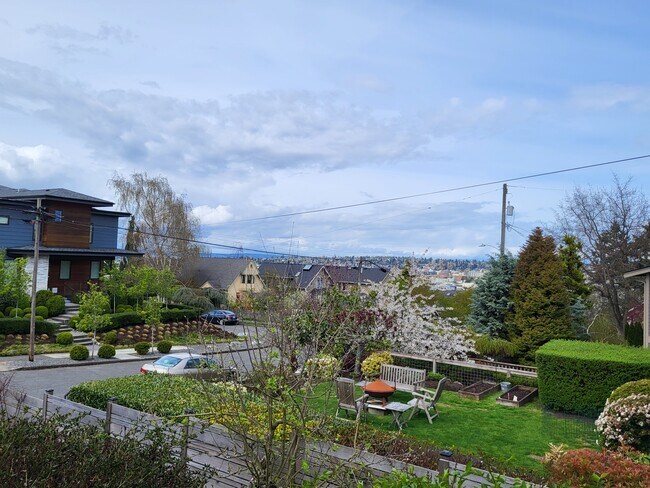 Foto del edificio - 3444-3411 11th Ave W