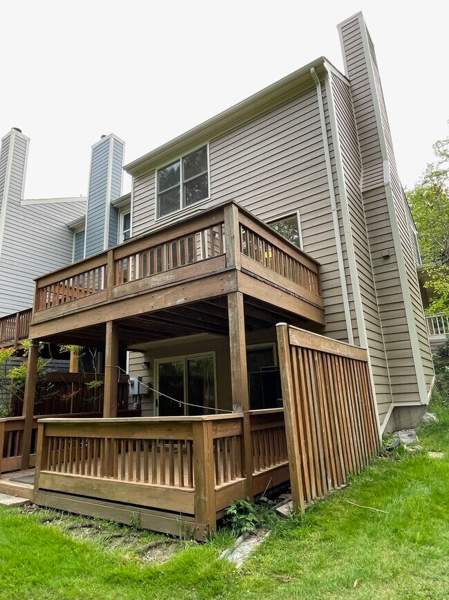 Building Photo - 1620 Oak Spring Way