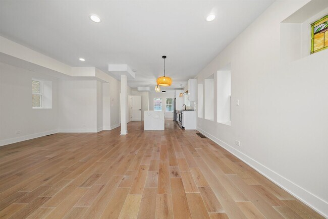 Foto del edificio - 3207 Maple Ave