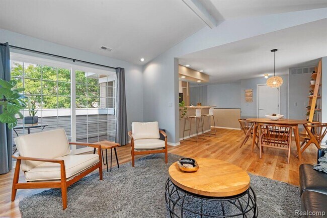 Foto del edificio - 6625 Fireside Ct