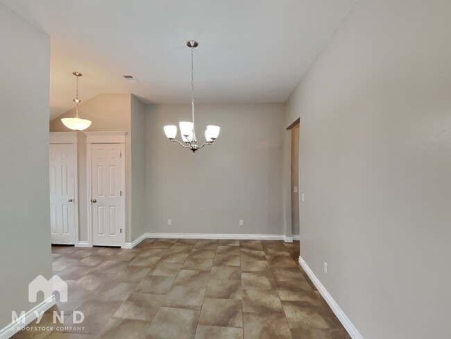 Building Photo - 1007 Merlin Dr