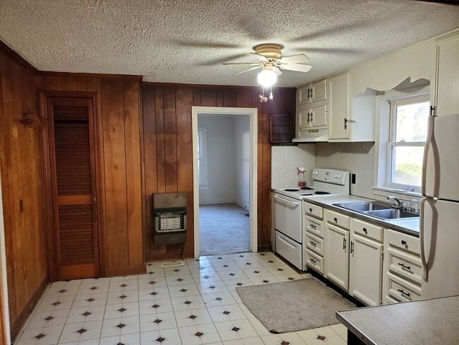 Building Photo - Lots of Space