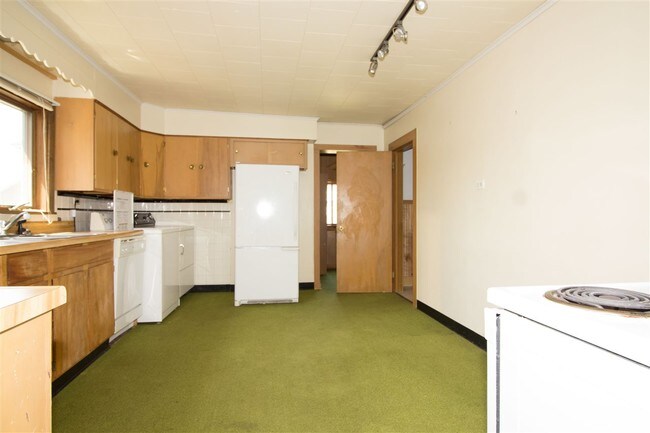 Building Photo - 312 W Clark St